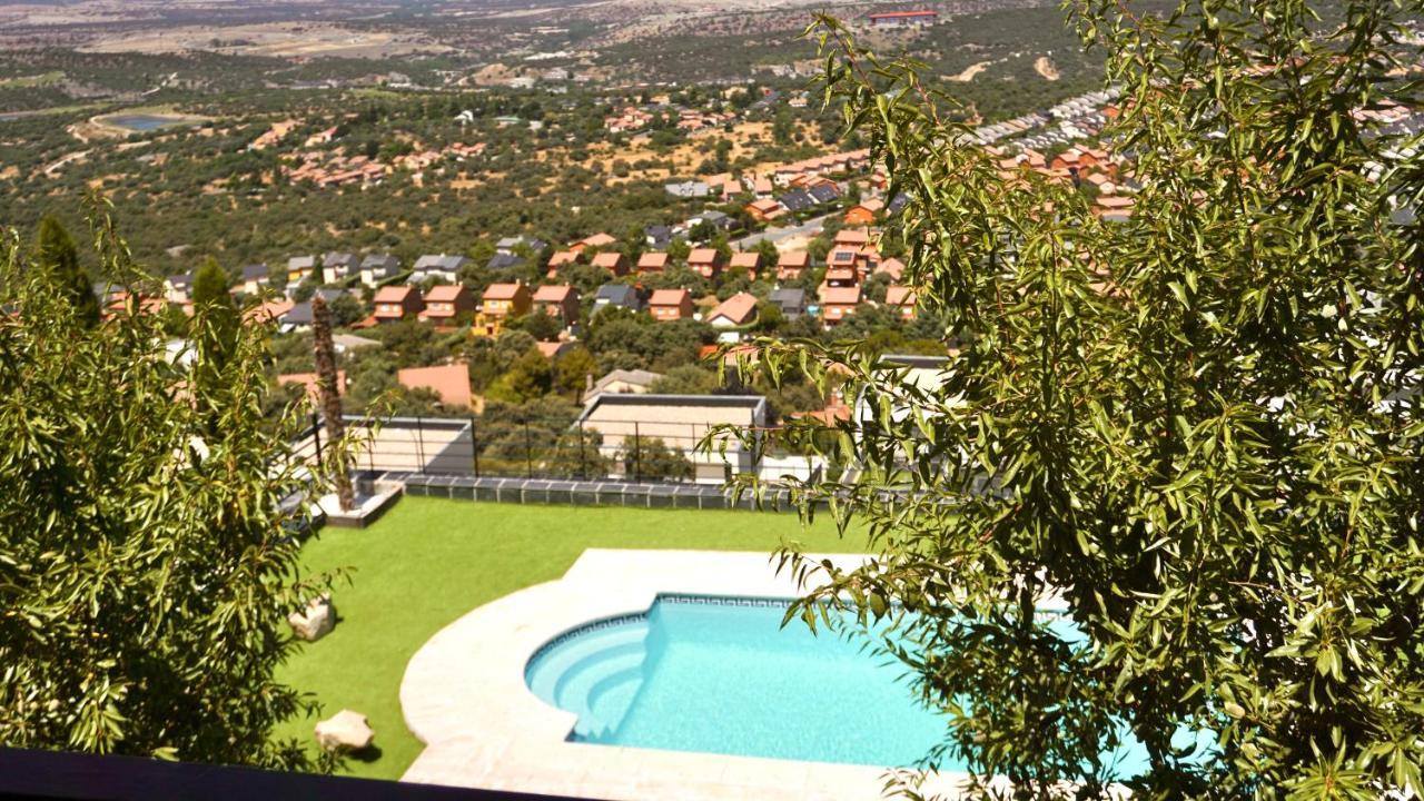 Villa Los Angeles El Espinar Luaran gambar