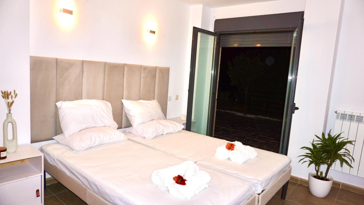 Villa Los Angeles El Espinar Luaran gambar